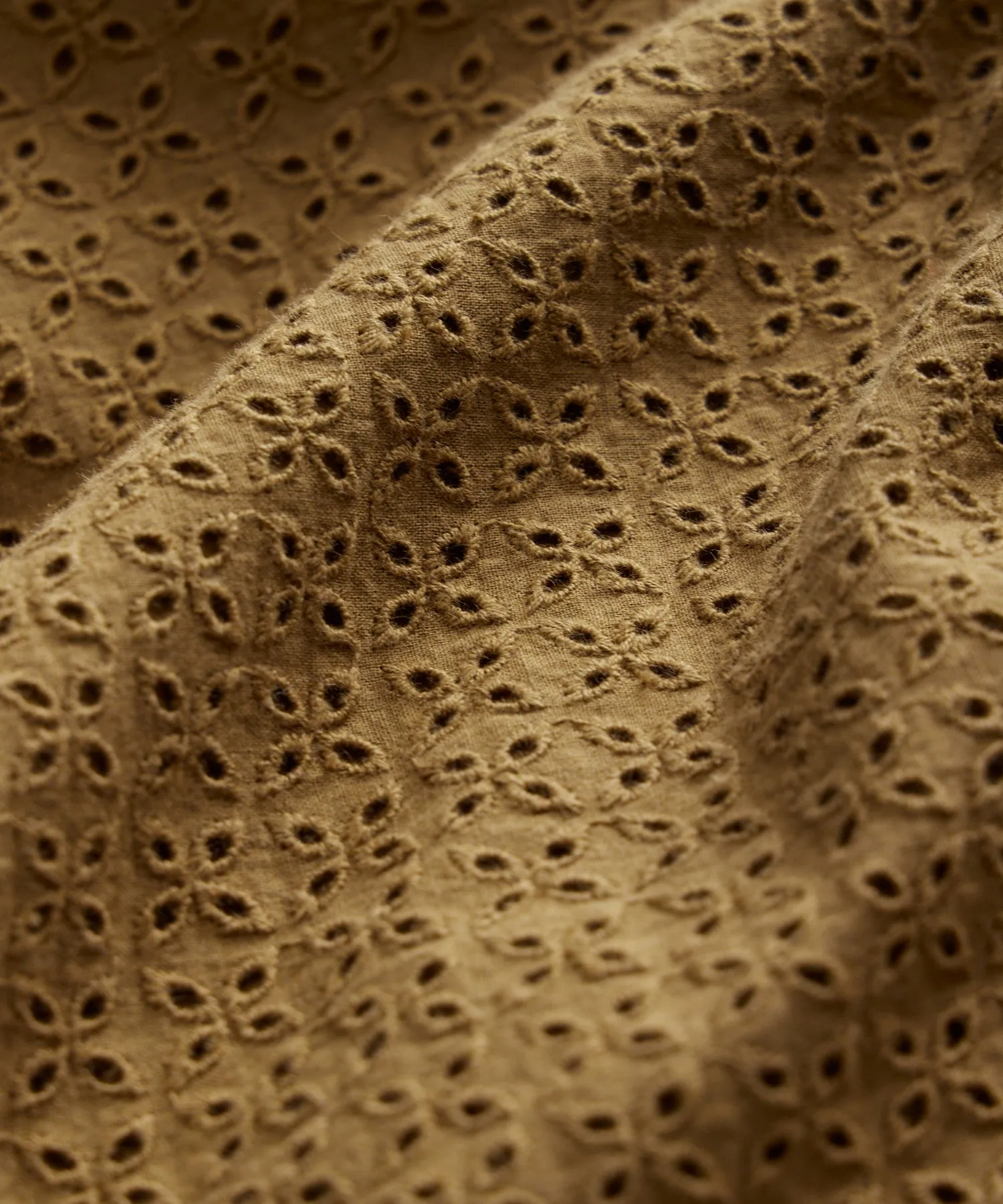 5" Eyelet Weekend Short in Vintage Brown